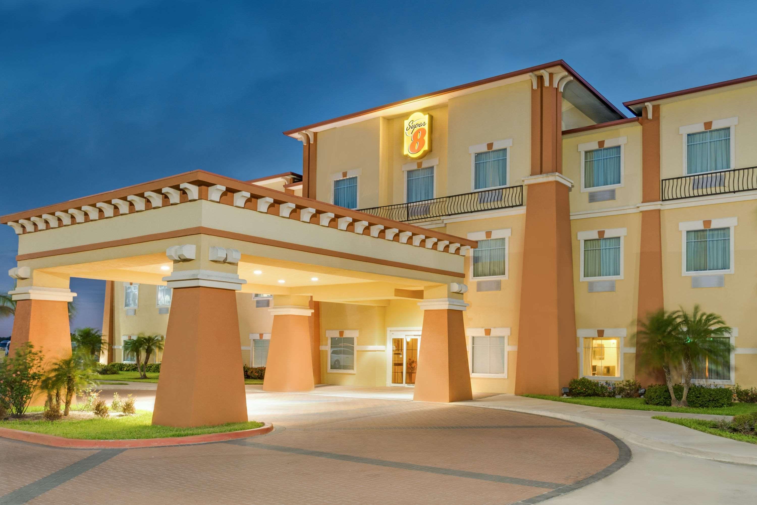 Super 8 By Wyndham Hidalgo At La Plaza Mall & Mcallen Airport Extérieur photo