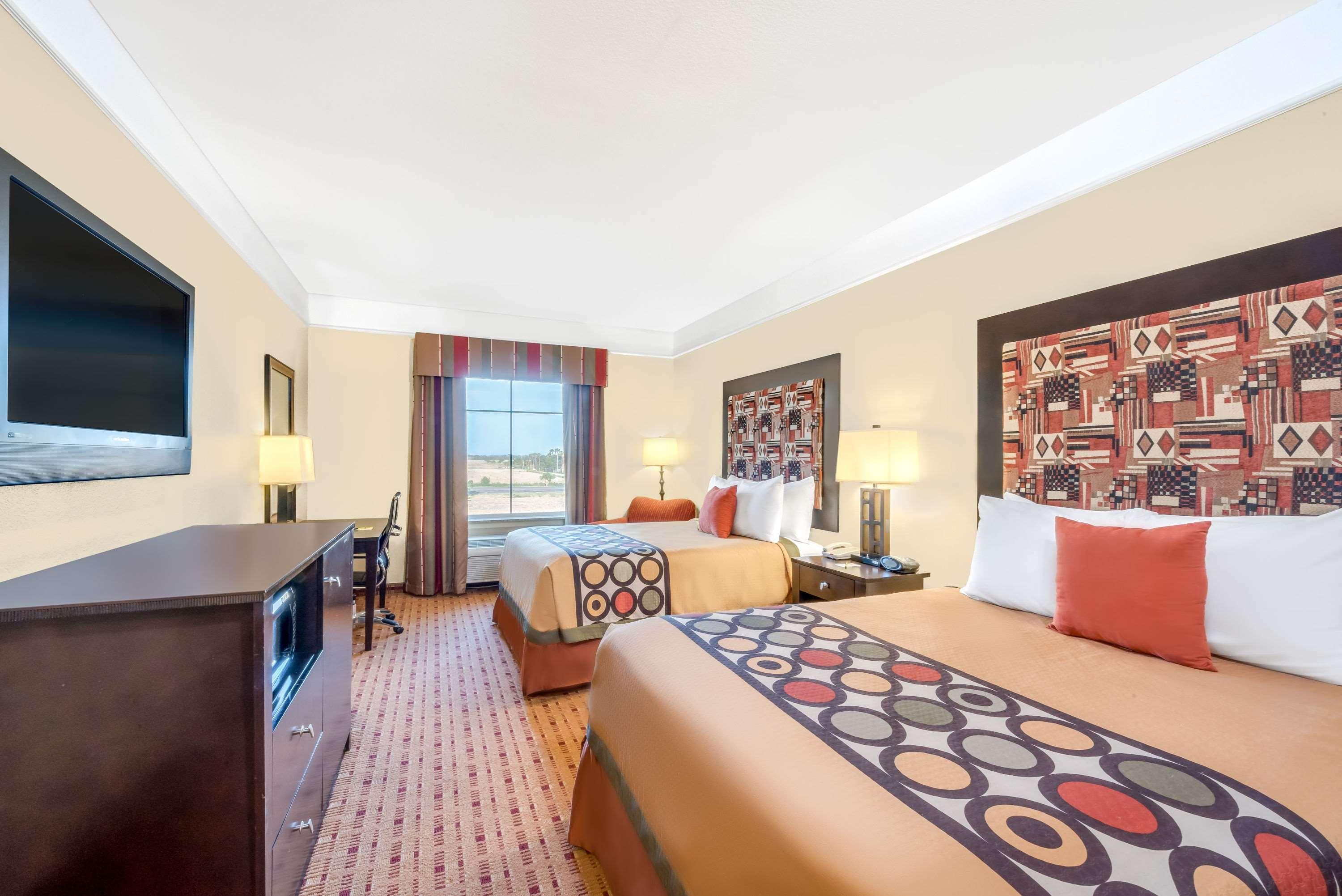 Super 8 By Wyndham Hidalgo At La Plaza Mall & Mcallen Airport Extérieur photo