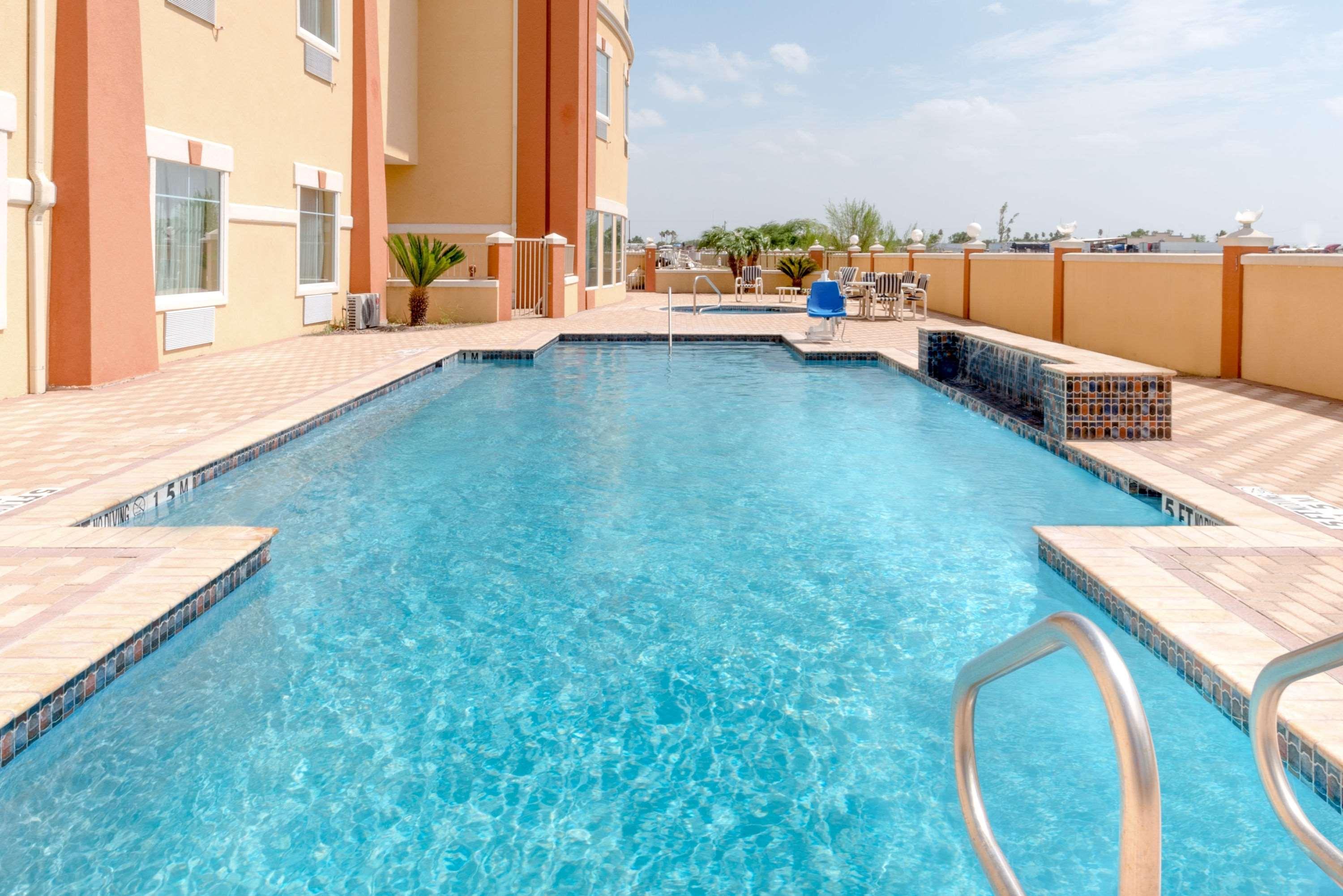 Super 8 By Wyndham Hidalgo At La Plaza Mall & Mcallen Airport Extérieur photo