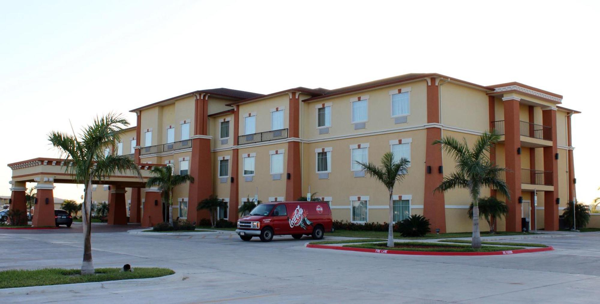 Super 8 By Wyndham Hidalgo At La Plaza Mall & Mcallen Airport Extérieur photo