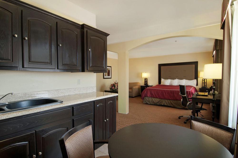 Super 8 By Wyndham Hidalgo At La Plaza Mall & Mcallen Airport Chambre photo