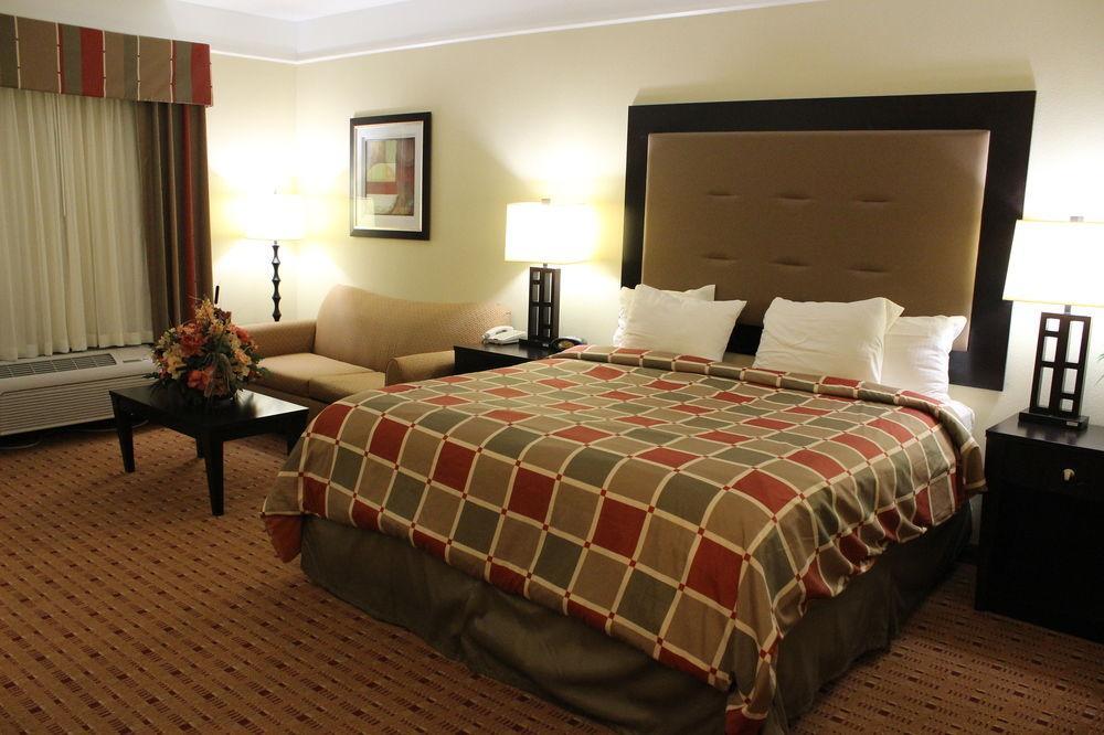 Super 8 By Wyndham Hidalgo At La Plaza Mall & Mcallen Airport Extérieur photo