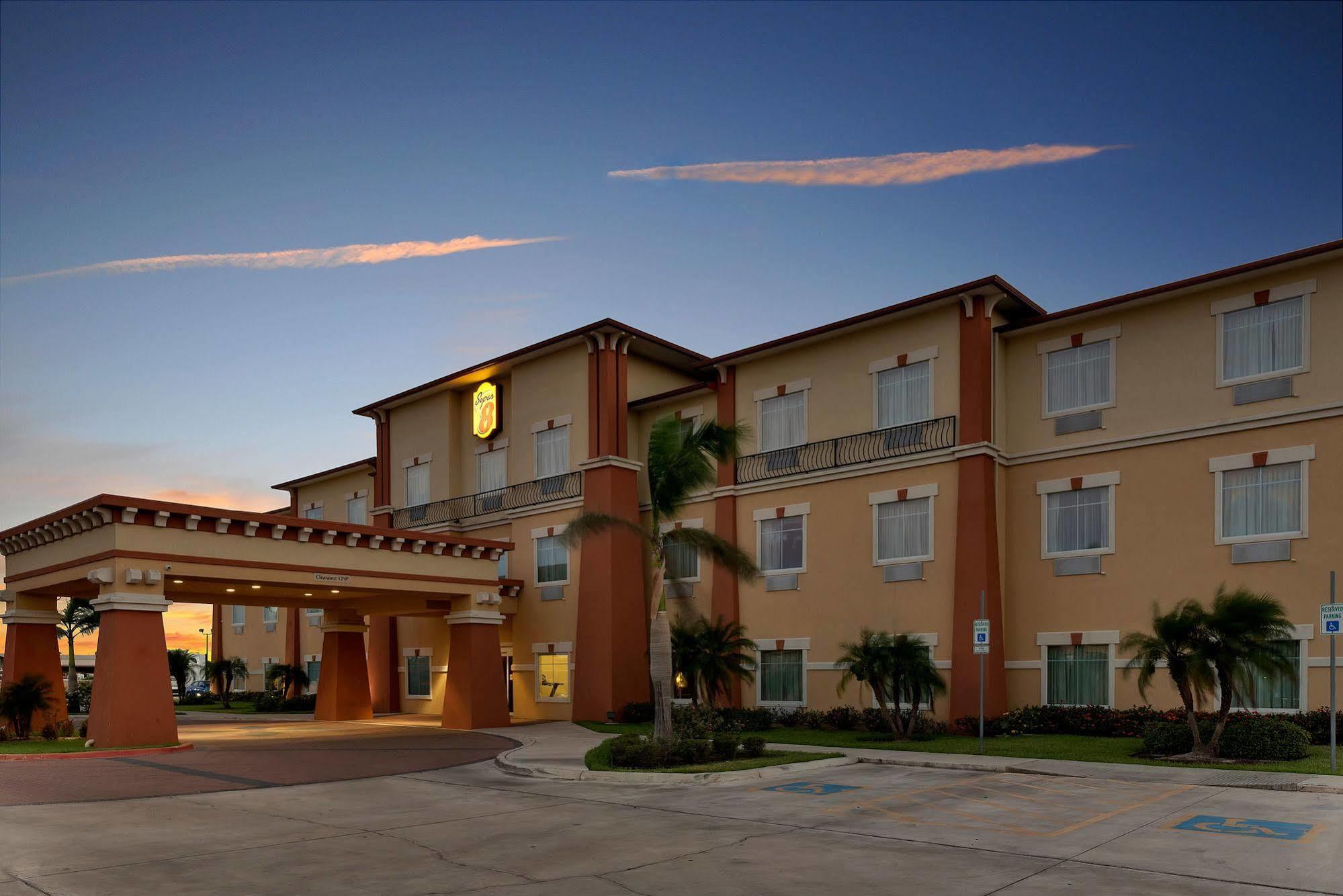 Super 8 By Wyndham Hidalgo At La Plaza Mall & Mcallen Airport Extérieur photo