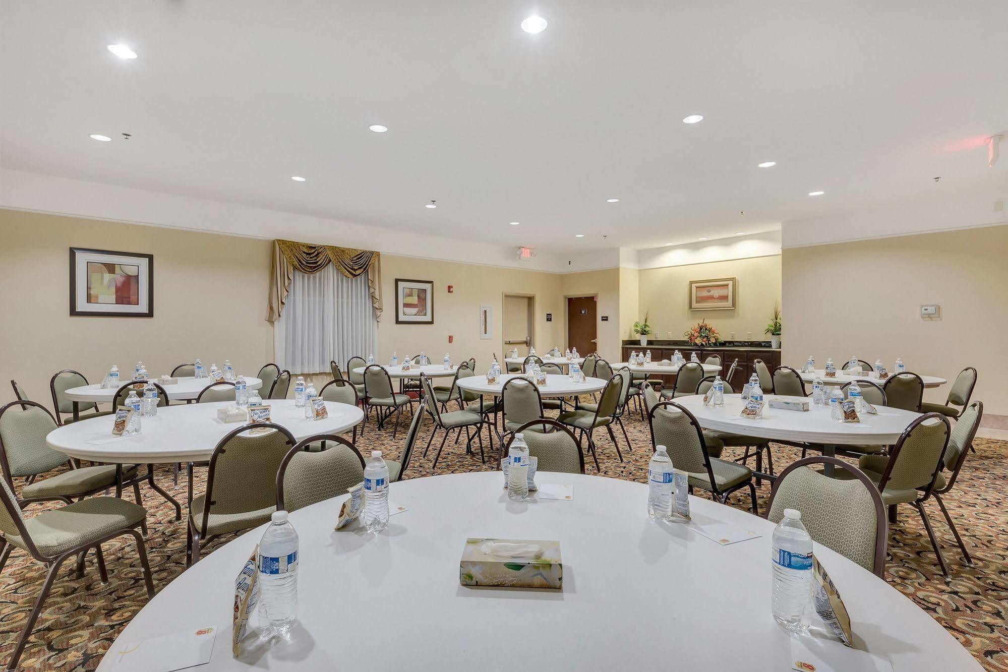 Super 8 By Wyndham Hidalgo At La Plaza Mall & Mcallen Airport Extérieur photo