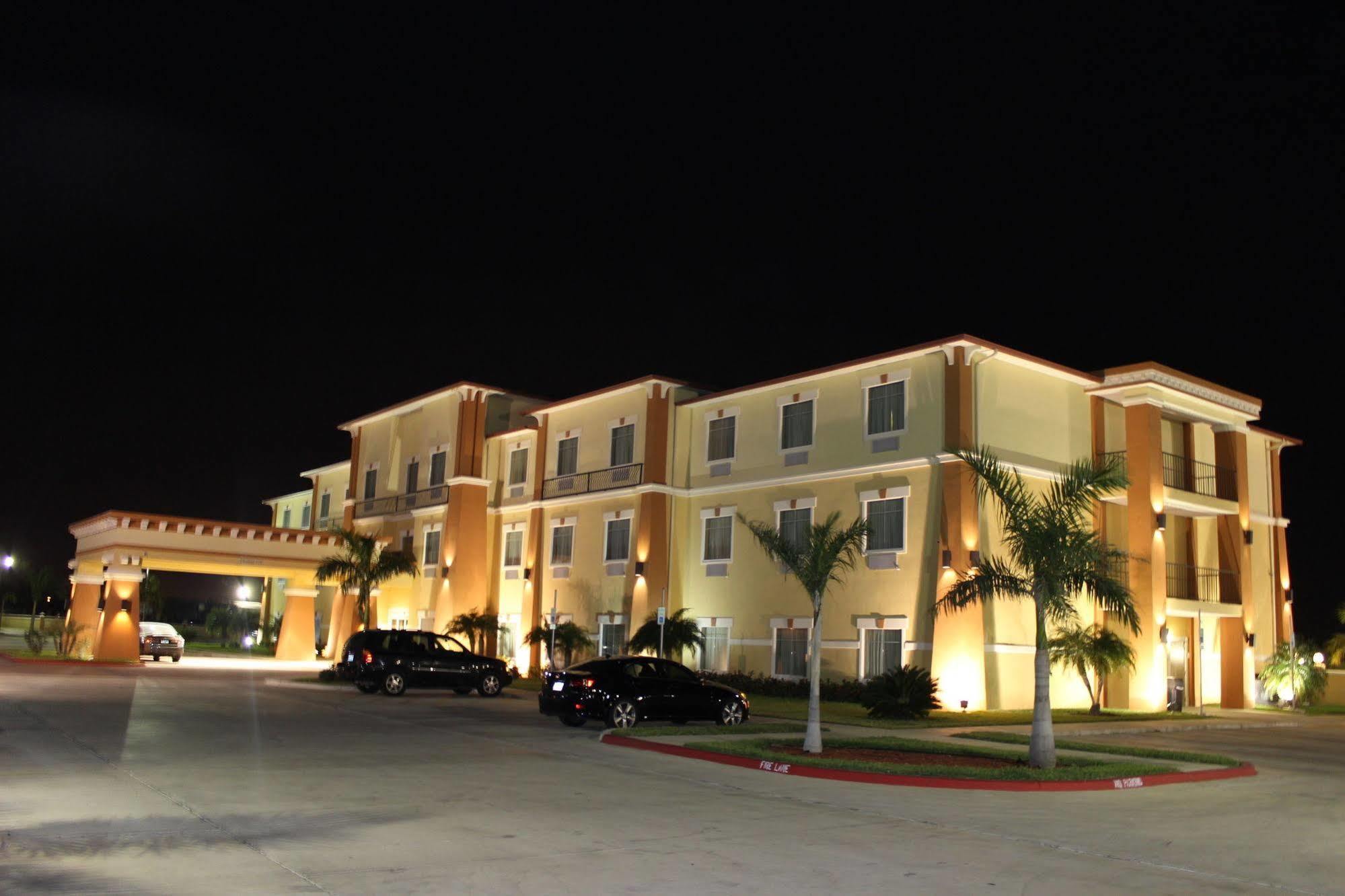 Super 8 By Wyndham Hidalgo At La Plaza Mall & Mcallen Airport Extérieur photo