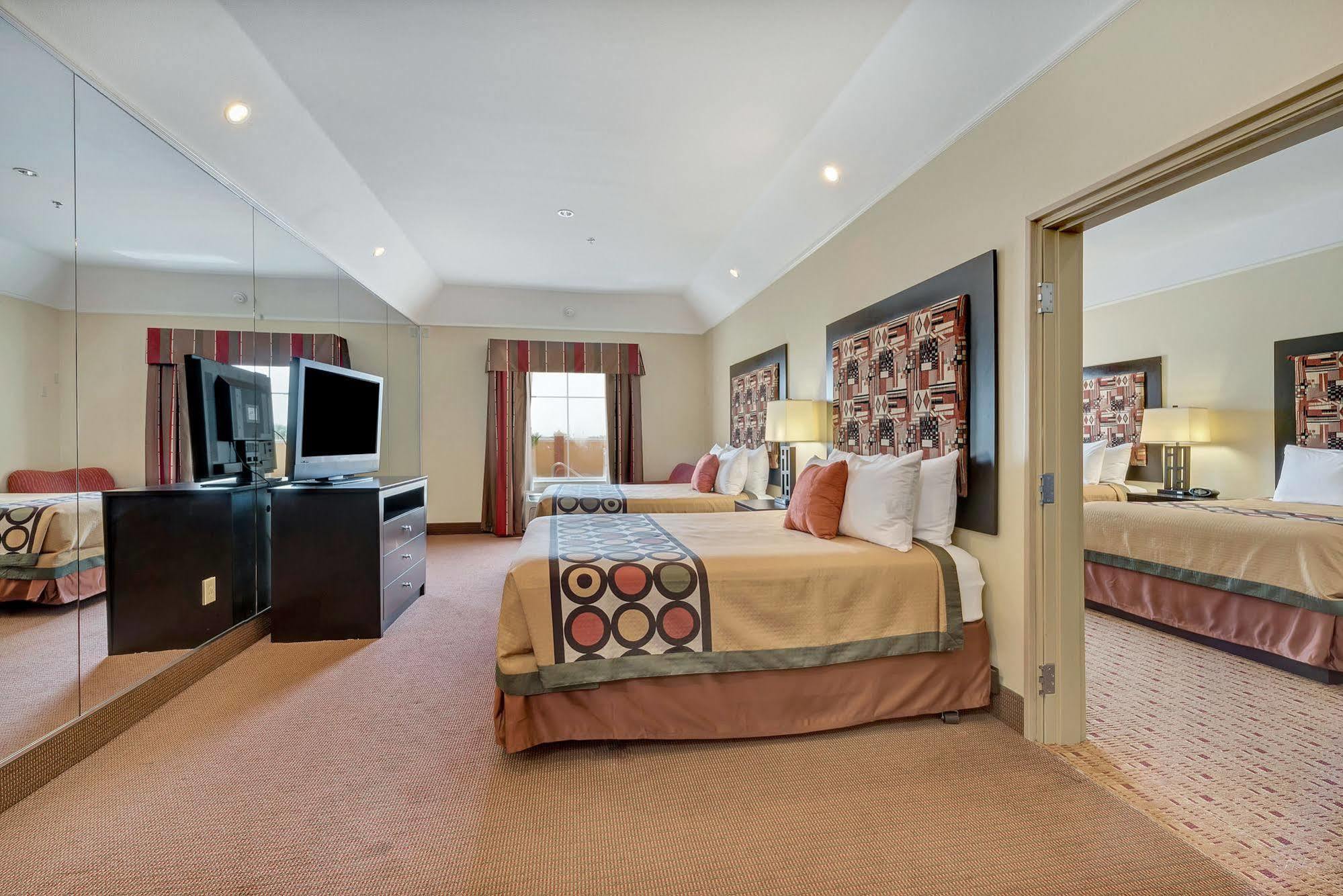 Super 8 By Wyndham Hidalgo At La Plaza Mall & Mcallen Airport Extérieur photo