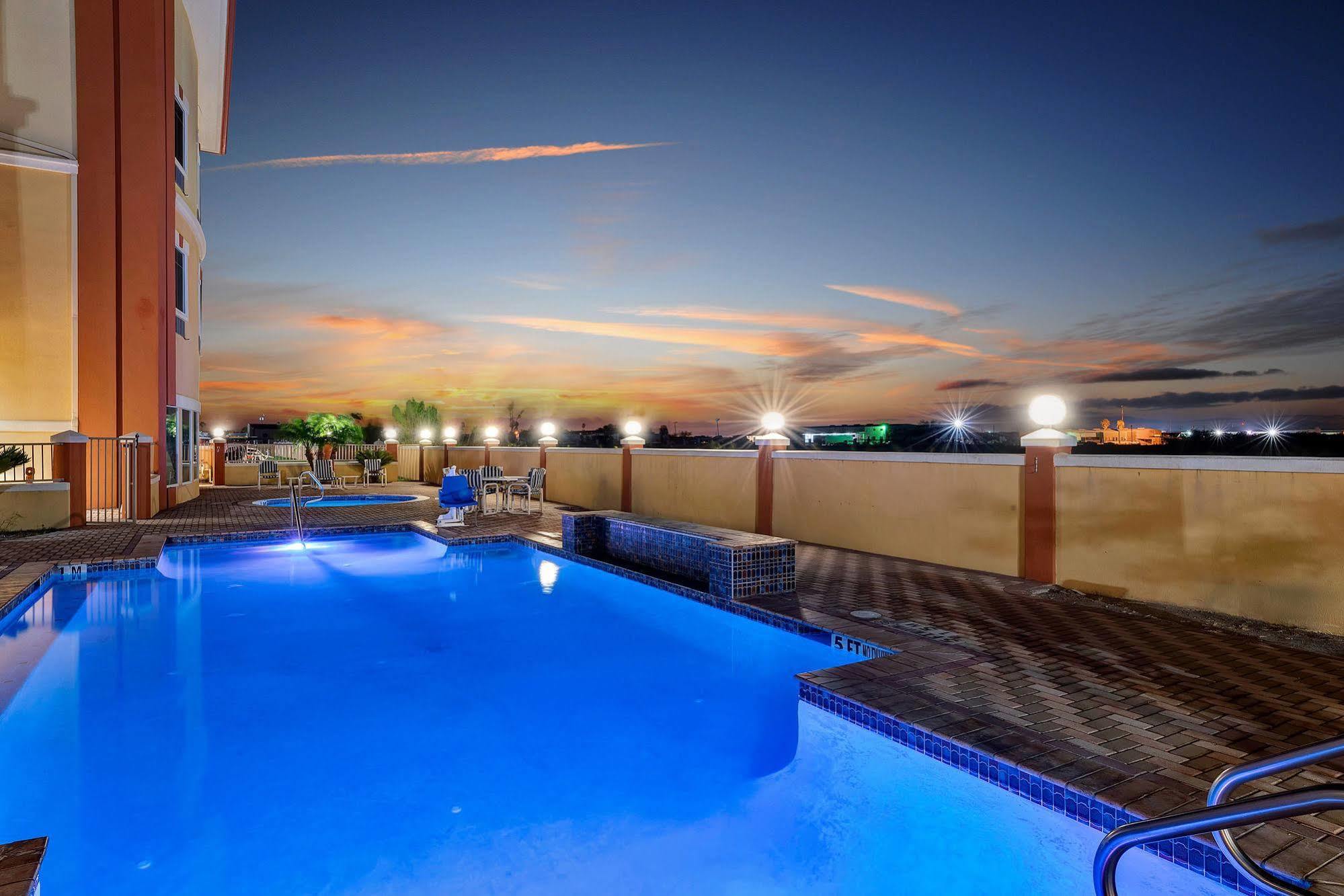 Super 8 By Wyndham Hidalgo At La Plaza Mall & Mcallen Airport Extérieur photo