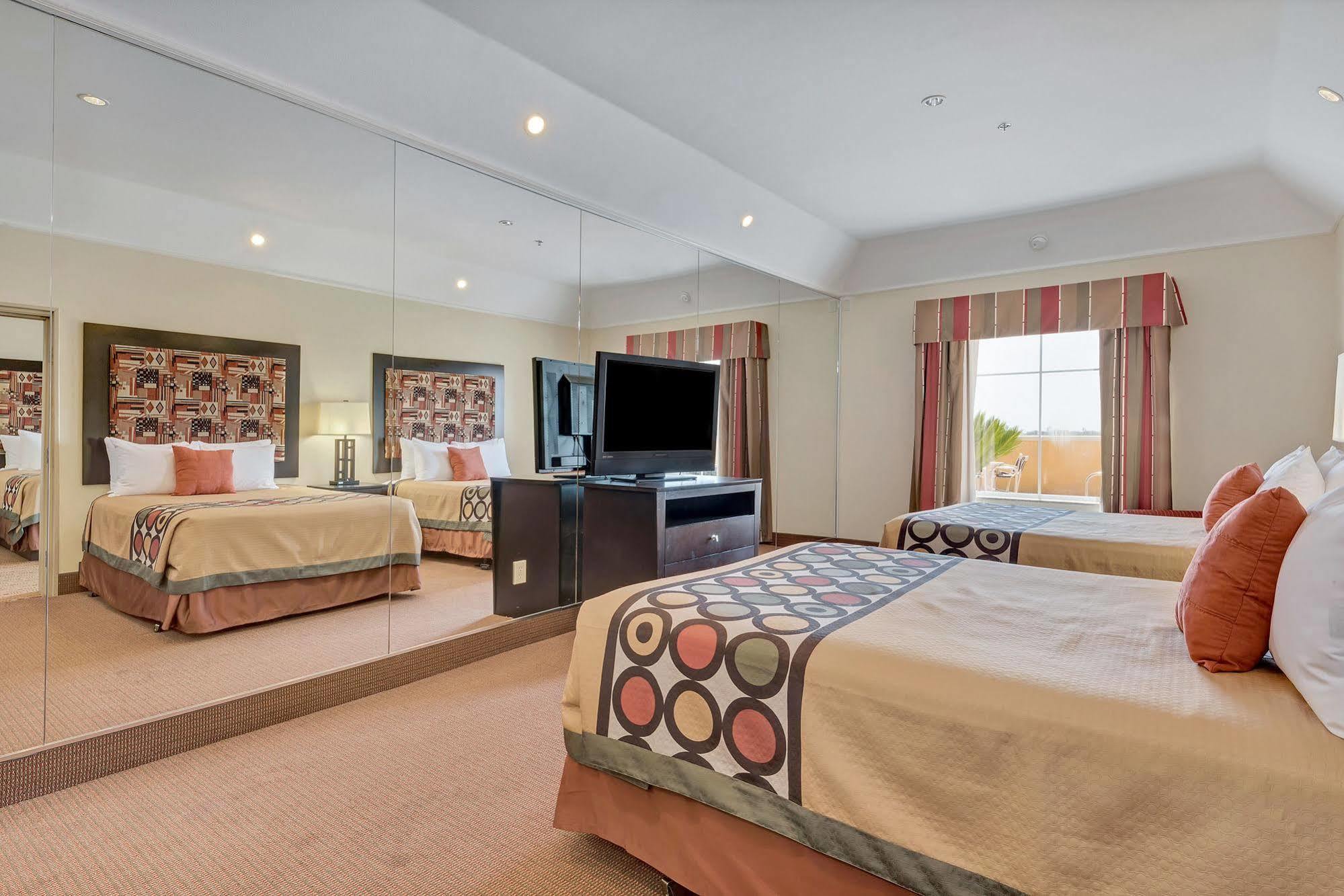 Super 8 By Wyndham Hidalgo At La Plaza Mall & Mcallen Airport Extérieur photo